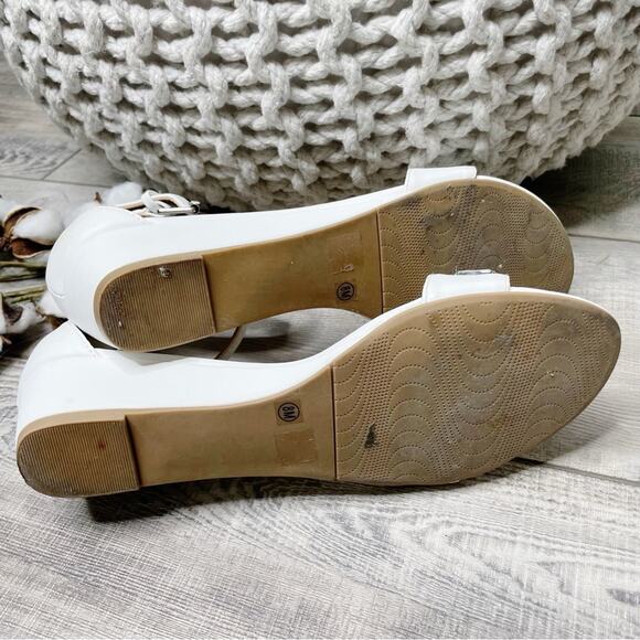 CL by Laundry Katherine Faux Leather Jeweled Low Wedge Sandals White Size 8M - Picture 9 of 9